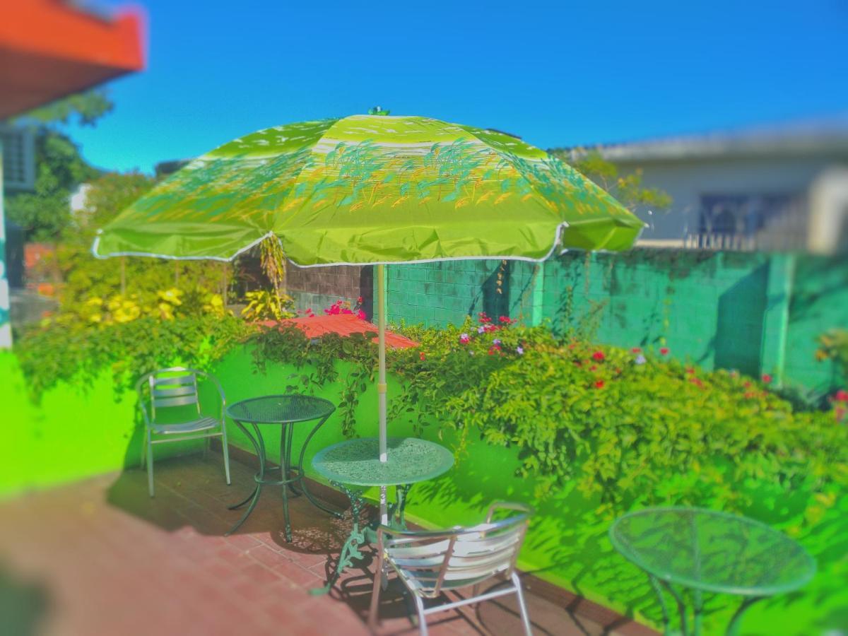 Hotel Oasis San Salvador Esterno foto
