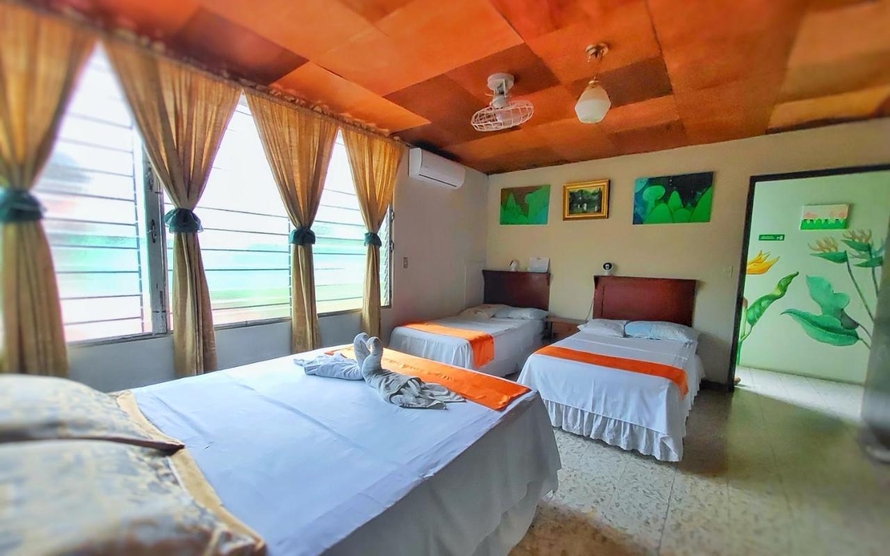 Hotel Oasis San Salvador Esterno foto