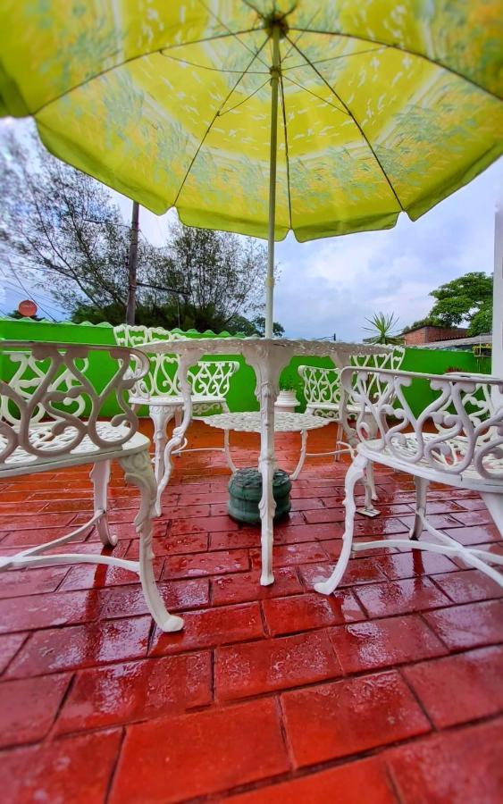 Hotel Oasis San Salvador Esterno foto