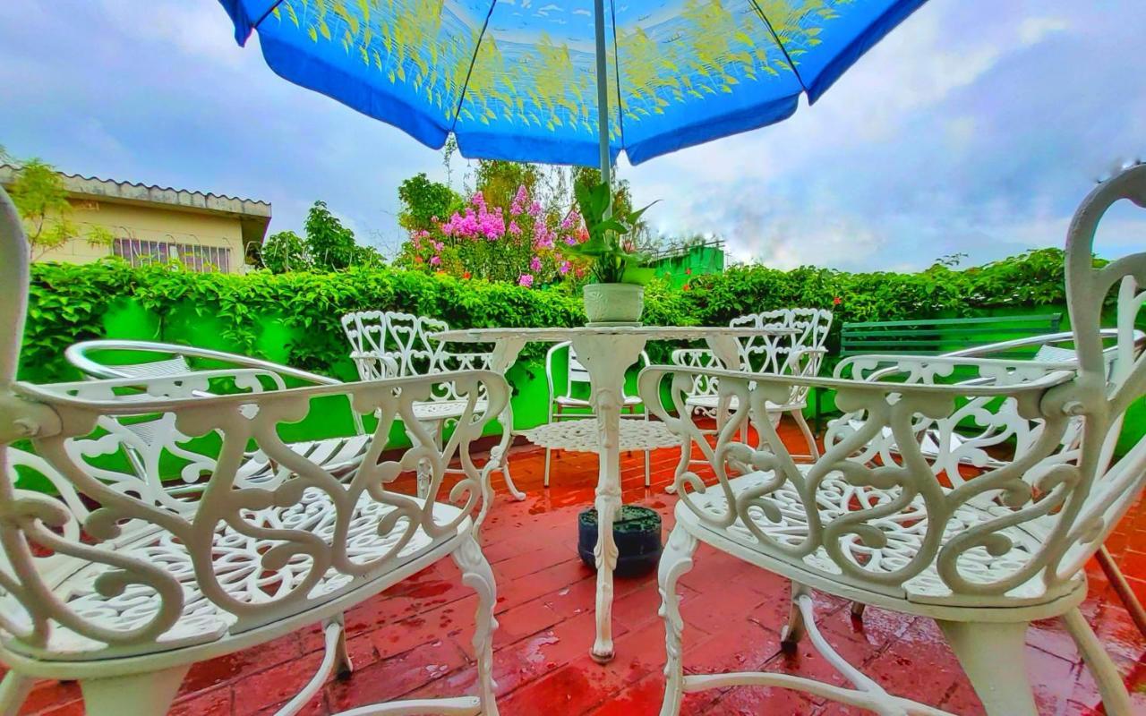Hotel Oasis San Salvador Esterno foto