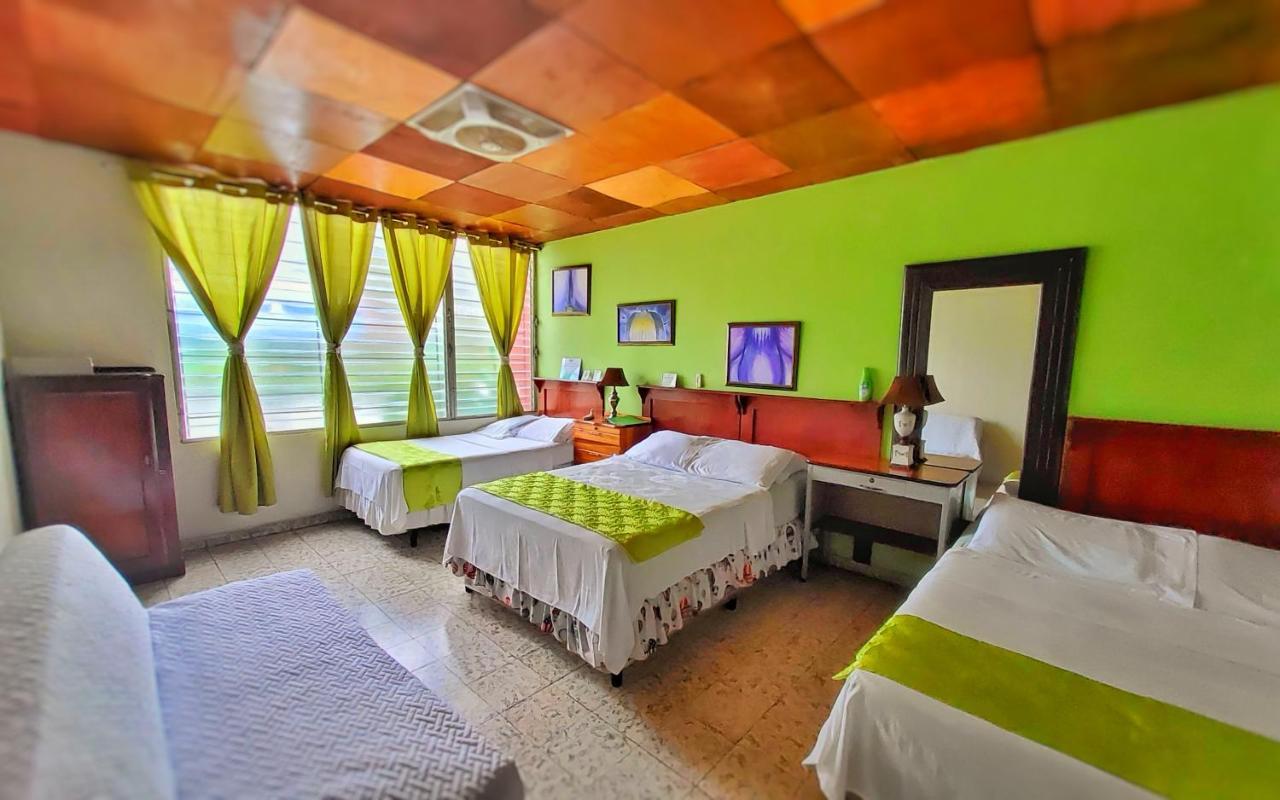 Hotel Oasis San Salvador Esterno foto