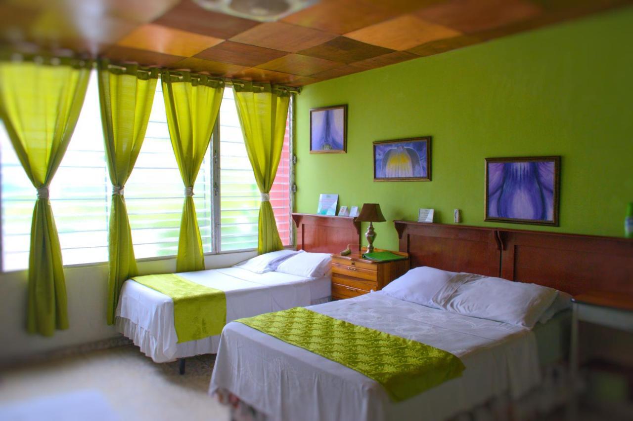 Hotel Oasis San Salvador Esterno foto