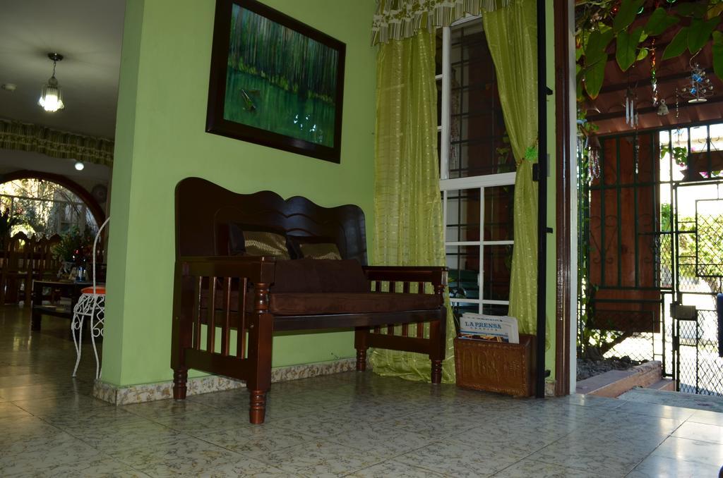 Hotel Oasis San Salvador Esterno foto