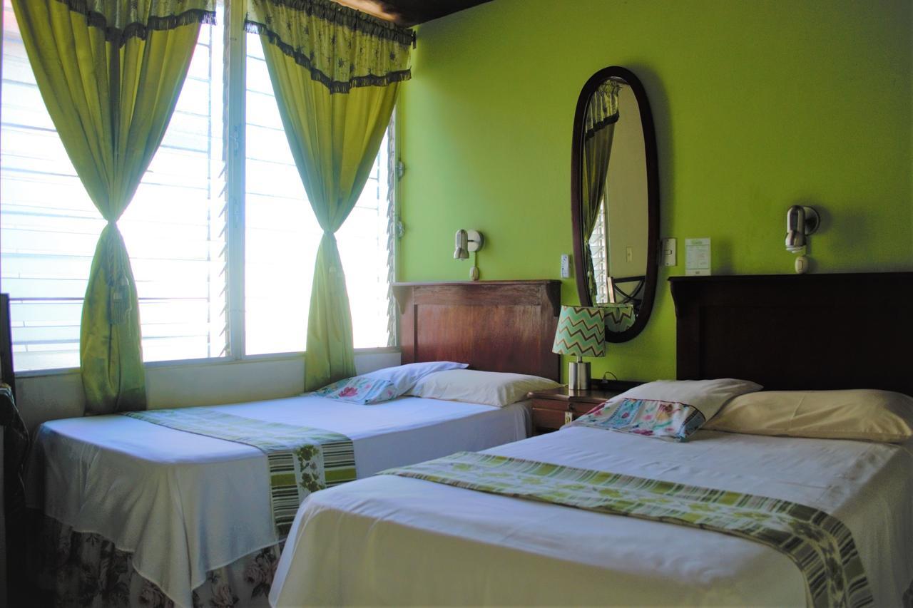 Hotel Oasis San Salvador Esterno foto