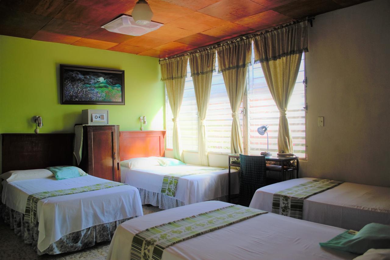 Hotel Oasis San Salvador Esterno foto