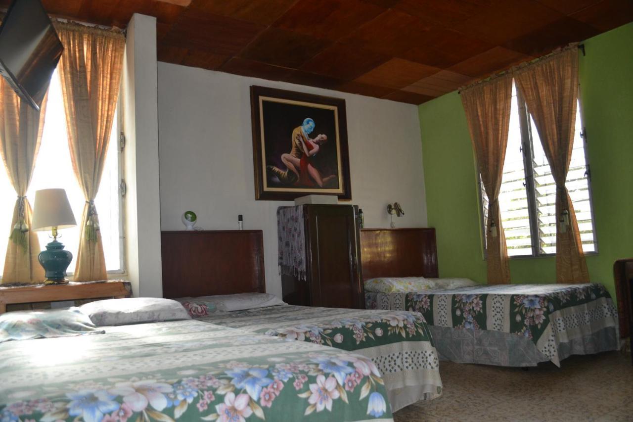 Hotel Oasis San Salvador Esterno foto