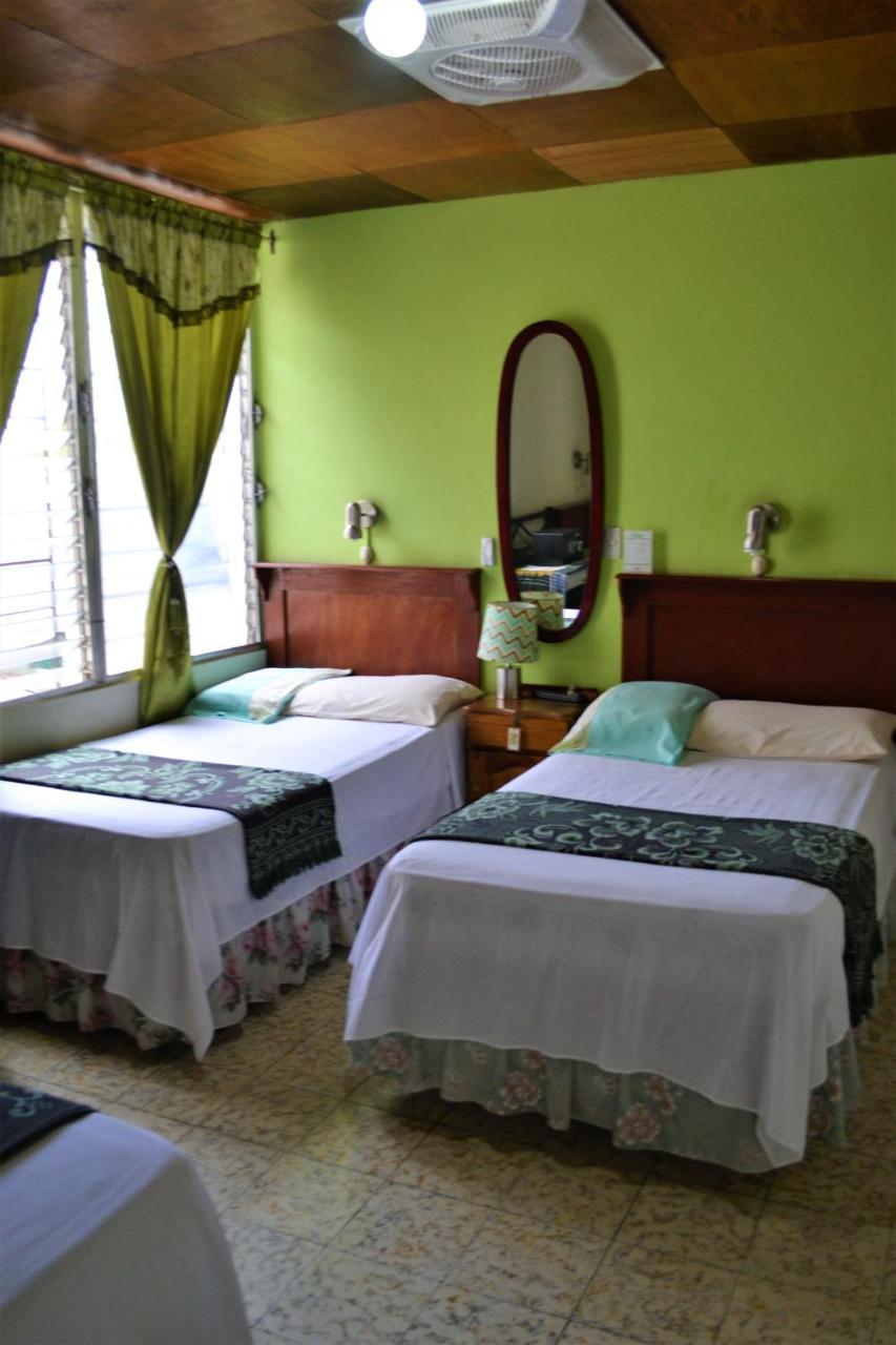 Hotel Oasis San Salvador Esterno foto