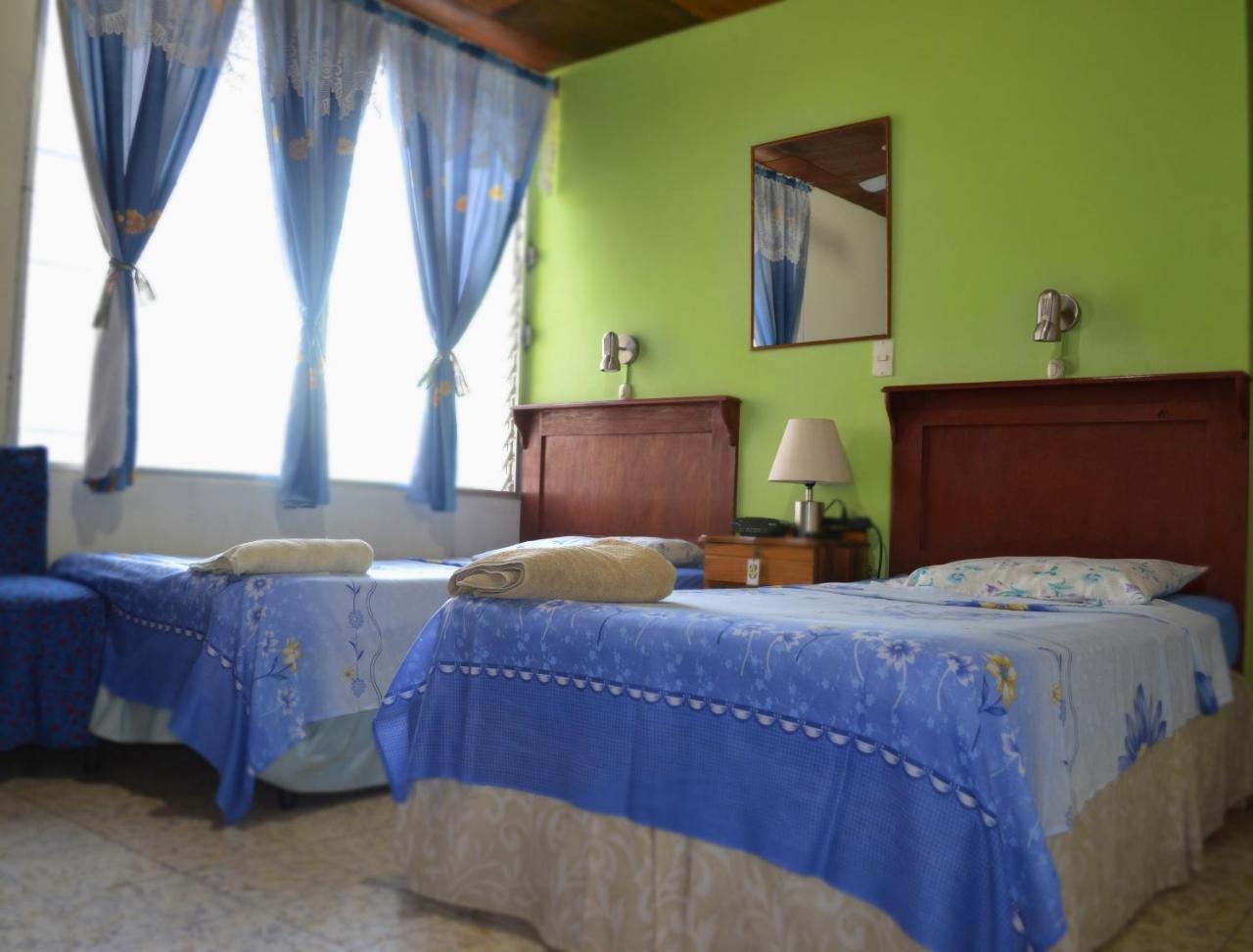 Hotel Oasis San Salvador Esterno foto