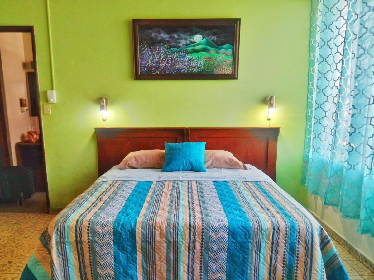 Hotel Oasis San Salvador Esterno foto